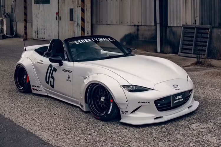 Chiếc Lamborghini Miura độc đáo của Liberty Walk có thể là điểm nhấn của Triển lãm ôtô Tokyo 2025 năm nay nhưng bên cạnh đó, thương hiệu còn đem tới một chiếc Mazda MX-5 ND độ siêu chất với thiết kế cực kỳ ấn tượng.