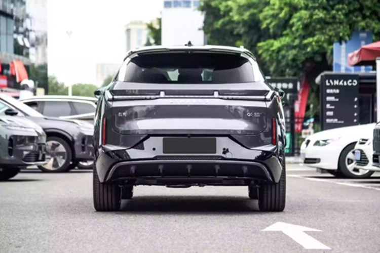 Tuy nhiên, với mức giá tạm tính ngang ngửa các mẫu SUV hạng E như Hyundai Palisade nhưng chỉ có 5 chỗ ngồi, mẫu xe Trung Quốc này sẽ phải đối mặt với không ít thách thức khi cạnh tranh với các thương hiệu Hàn Quốc vốn đã quen thuộc và có chỗ đứng trên thị trường Việt Nam.