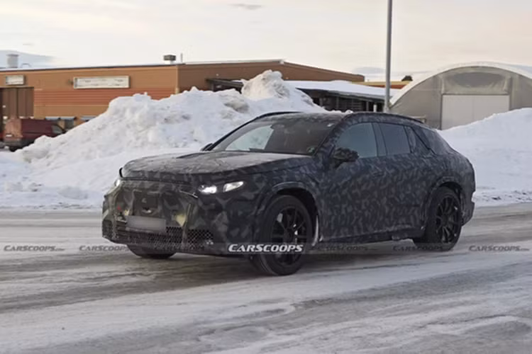 Để người dùng có thể hình dung rõ hơn về xe, mới đây, trang Kolesa.ru đã tung ra những bản dựng đồ họa của siêu SUV AMG. Dựa vào hình ảnh được chia sẻ có thể thấy, thiết kế của Mercedes-AMG GT SUV 2026 mới được lấy cảm hứng từ Mercedes Vision AMG Concept từng được giới thiệu năm 2022.