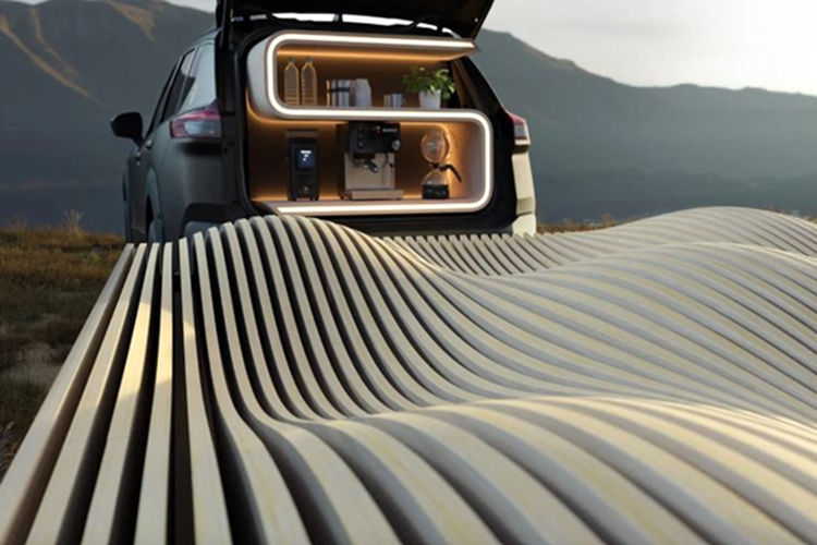 Giải thích cho điều này, Nissan cho biết bộ concept không có đầy đủ tiện nghi cắm trại như giường ngủ, bếp hay nhà vệ sinh, nên không cần đến không gian rộng rãi của một chiếc xe van vuông vức.