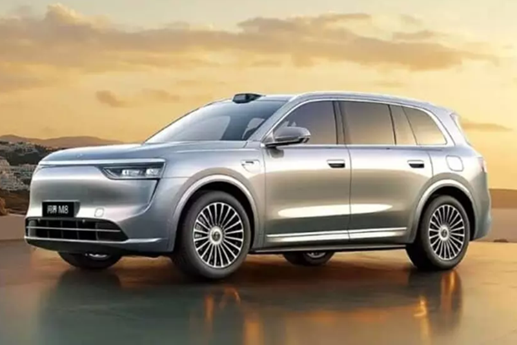 Những khách hàng đặt hàng Aito M8 2025 với khoản đặt cọc 5.000 nhân dân tệ (690 đô la) có thể được giảm giá 10.000 nhân dân tệ (1.400 đô la) vào thẳng giá mua.