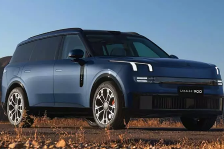 Chiếc crossover plug-in hybrid là Lynk &amp; Co 900 2025 mới đã được tiết lộ tại Trung Quốc với bộ pin Freevoy 52,38 kWh từ CATL. Nó có phạm vi chạy bằng điện là 280 km trong điều kiện CLTC. Hơn nữa, chiếc xe có thể sạc từ 20 đến 80% trong 17 phút.