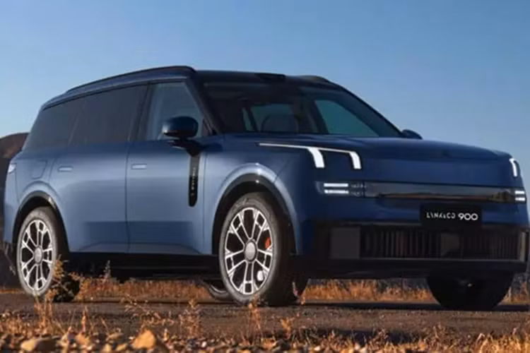 Chiếc crossover plug-in hybrid là Lynk &amp; Co 900 2025 mới đã được tiết lộ tại Trung Quốc với bộ pin Freevoy 52,38 kWh từ CATL. Nó có phạm vi chạy bằng điện là 280 km trong điều kiện CLTC. Hơn nữa, chiếc xe có thể sạc từ 20 đến 80% trong 17 phút.