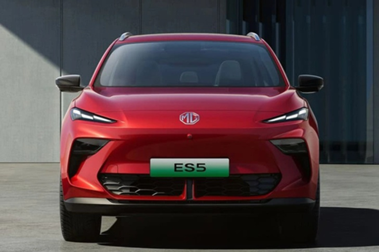 Ra mắt tại Đông Nam Á, SUV điện MG S5 EV sẽ có 2 tùy chọn hệ truyền động. Cụ thể, bản tiêu chuẩn sẽ được trang bị mô-tơ đơn 170 mã lực, mô men xoắn 250 Nm đi kèm pin 49 kWh cho tầm vận hành 440 km. Bản này sẽ mất 8,5 giờ để sạc đầy. Nếu sử dụng sạc nhanh thì chỉ mất 35 phút.