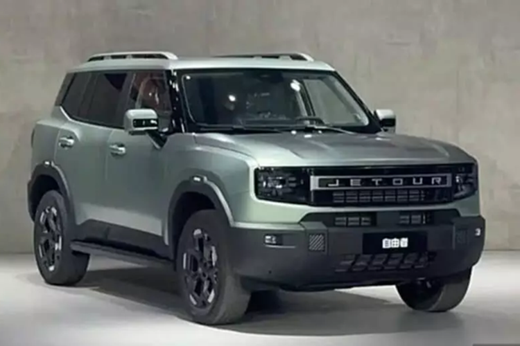 Khoảng sáng gầm xe tối thiểu lần lượt là 200 mm và 190 mm cho các phiên bản 1.5T và 2.0T. Người tiêu dùng có thể lựa chọn một trong sáu loại sơn ngoại thất: xanh lam, xanh lá cây, vàng, bạc, trắng và đen.