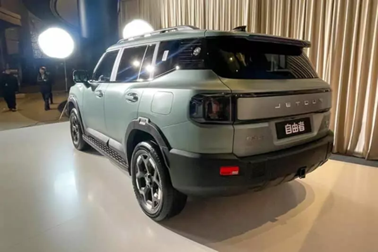 Phiên bản AWD cũng có sẵn, được trang bị hệ thống AWD thế hệ thứ sáu của BorgWarner và có chế độ lái “7+X”. Chế độ X có thể xác định thông minh các điều kiện đường sá và cho phép phân phối mô-men xoắn tự động để chạy off-road.