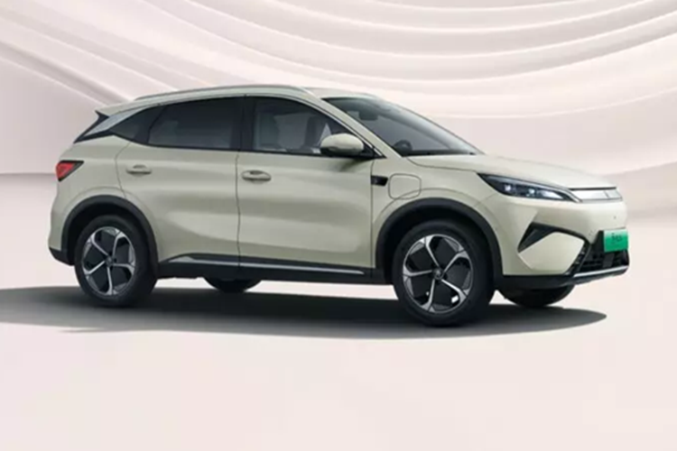 BYD Atto 3 2025 chạy điện trước đó đã được cơ quan quản lý nhà nước tiết lộ. Sau đó, chiếc xe này đã được nhìn thấy ở Trung Quốc trong các cuộc thử nghiệm trên đường. Vào ngày 21/2, BYD đã chính thức chia sẻ hình ảnh của chiếc xe này. Đại diện của hãng xe gọi đây là thế hệ thứ hai.