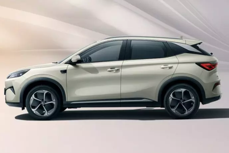 Nó có một động cơ điện duy nhất ở trục trước cho công suất 150 kW (201 mã lực). Có hai tùy chọn pin LFP có sẵn cho Atto 3: 49,9 kWh và 60,5 kWh. Chúng cung cấp phạm vi hoạt động lần lượt là 430 km và 510 km trong điều kiện CLTC.