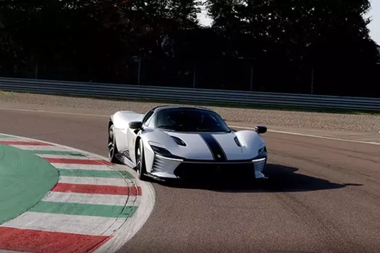 Mặc dù Ferrari F80 vẫn chưa bán ra thị trường, nhiều người tin rằng đây không phải là người kế nhiệm phù hợp cho mẫu xe biểu tượng LaFerrari, chủ yếu là do xe có động cơ V6 tăng áp mạnh mẽ được hỗ trợ bởi ba động cơ điện, nghe có vẻ hơi yếu, thay vì động cơ V12 biểu tượng của hãng siêu xe Ferrari.