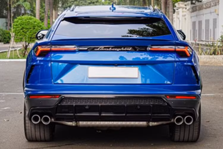 Sức mạnh trên giúp xe dễ dàng đạt 100 km/h từ vị trí đứng yên trong thời gian 3,6 giây. Tốc độ tối đa của xe đạt 305 km/h.