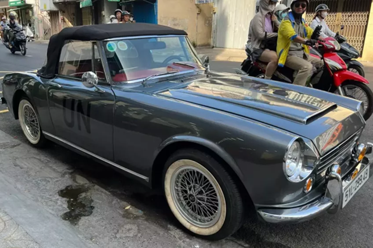 Tuy nhiên, chiếc Datsun Fairlady 1969 đã về tay Đặng Lê Nguyên Vũ, mức giá giao dịch không được tiết lộ, nhưng có thể sẽ hơn con số 1,7 tỷ đồng này. Như vậy, "Qua" Vũ đã sở hữu thêm 1 xe cổ mà ở Việt Nam có thể không tìm được chiếc thứ 2 "zin" từ "A-Z".