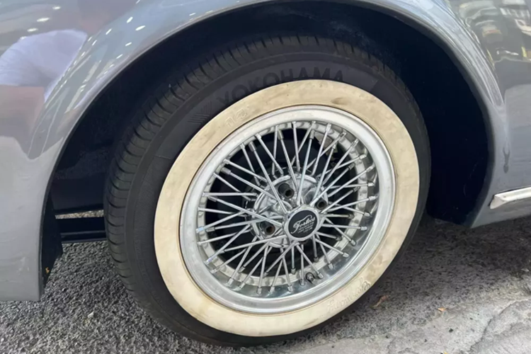 Nó được bán với tên gọi Datsun 1500/1600/2000 Roadster tại hầu hết các thị trường xuất khẩu. Đặc biệt, những chiếc Roadster 1600 và 2000 đã trở thành những người chiến thắng thường xuyên trên đường đua của Câu lạc bộ ô tô thể thao Hoa Kỳ (SCCA), giành được 10 chức vô địch SCCA quốc gia.