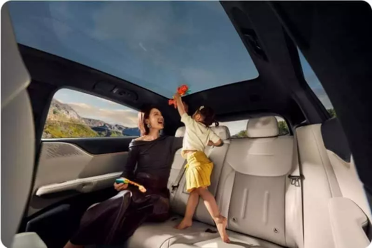 Xpeng tuyên bố mất 12 phút để sạc từ 10% đến 80% và 10 phút để sạc 450 km. Trong điều kiện cực lạnh -30℃, mất 15 phút 20 giây để sạc từ 10% đến 80%.