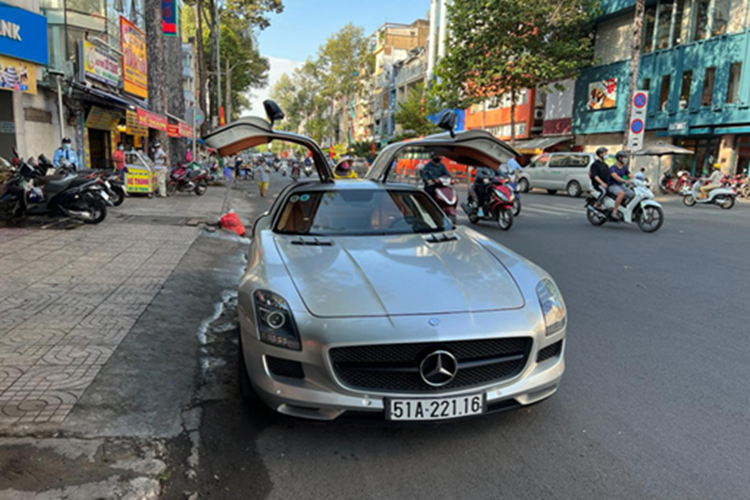 Nếu điều này là sự thật, rất có thể “Qua” Vũ sẽ chọn hãng xe Mercedes-Benz vì đang sở hữu gần 90 chiếc đủ loại, có nhiều biến thể khác nhau từ xe thể thao, SUV hạng sang, siêu xe cho đến các mẫu xe cổ thuộc diện hiếm có tại Việt Nam.