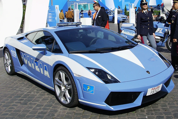 Chiếc đầu tiên thuộc phiên bản này mang số hiệu 374. Tương tự bản tiền nhiệm, siêu xe này cũng được tinh chỉnh để vận chuyển nội tạng cho các ca phẫu thuật.