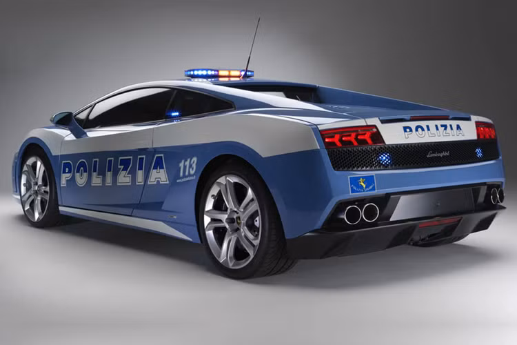 Phiên bản facelift này được trang bị động cơ V10 hút khí tự nhiên 5.2L mới, giúp tăng công suất lên mức tối đa 560 mã lực và mô-men xoắn 540 Nm.