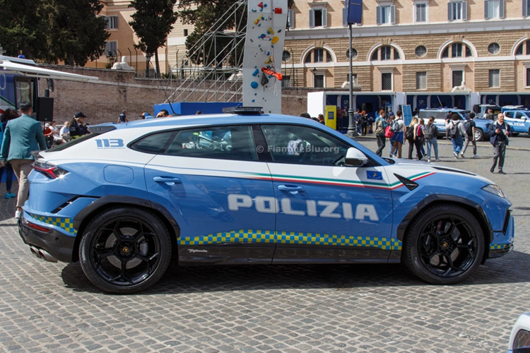 Lamborghini Urus Performante vẫn được trang bị động cơ V8 Biturbo dung tích 4.0L, công suất tối đa 666 mã lực cùng mô-men xoắn cực đại 850 Nm.