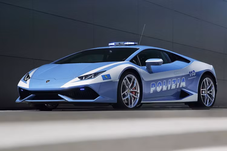 Vốn thay thế cho Gallardo, Lamborghini Huracan LP 610-4 nhanh chóng có mặt trong biên chế lực lượng cảnh sát quốc gia Italy kể từ năm 2014.