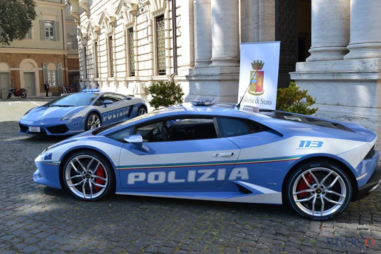 Trong suốt 20 năm, Lamborghini đã chế tạo 7 siêu xe cho cảnh sát Italy. Mức giá của những mẫu xe thửa riêng này không được công bố.