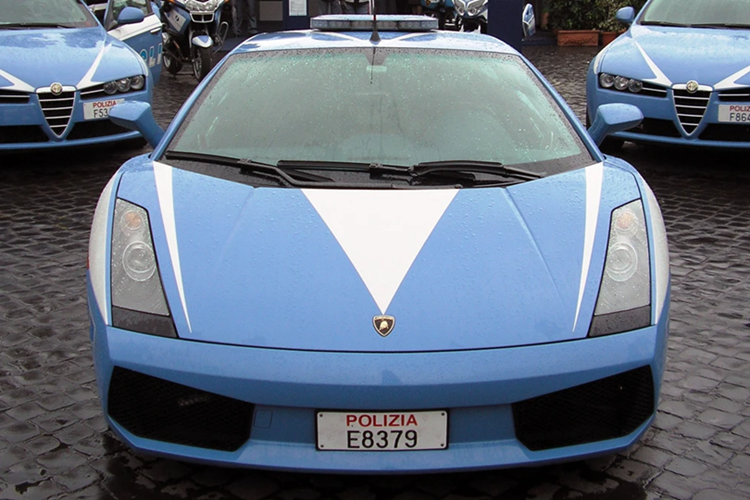 Chiếc Gallardo thứ 2, mang số đeo 373, được trao tặng cho nhân dịp kỷ niệm 152 năm thành lập "Polizia di Stato”. Siêu xe này hoạt động chủ yếu tại khu vực Bologna.