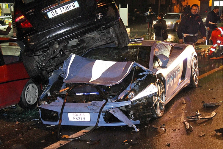 Vào năm 2009, chiếc xe đã gặp tai nạn nghiêm trọng khi cố tránh một phương tiện nhập làn bất cẩn. Hậu quả khiến 2 cảnh sát bị thương nhẹ, nhưng chiếc Lamborghini và 2 chiếc xe đậu trên đường hư hỏng nặng.