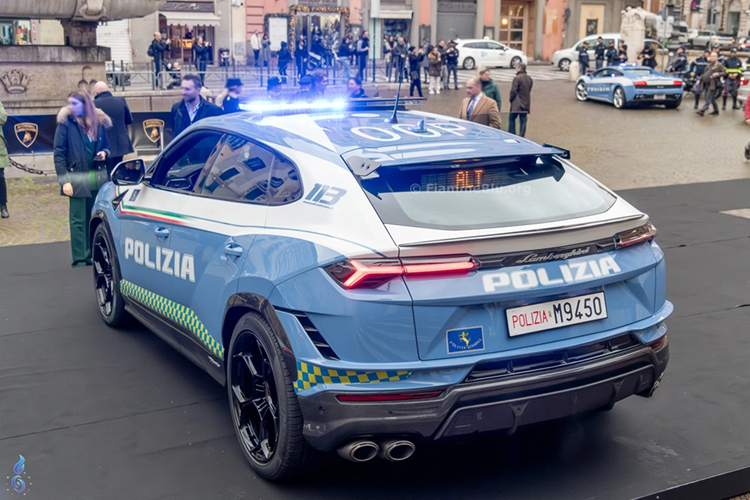 Hiện tại, chỉ có duy nhất một chiếc Lamborghini Urus thuộc biên chế lực lượng Polizia di Stato với số hiệu 00P, mặc dù chiếc xe này mang 2 biển số là M8883 và M9450.
