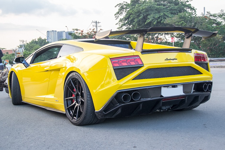 "Siêu bò" Lamborghini Gallardo LP560-4 có khả năng tăng tốc từ vị trí xuất phát lên 100 km/h trong thời gian 3,7 giây, rút ngắn 0,3 giây so với bản tiêu chuẩn. Lamborghini Gallardo chỉ đạt tốc độ tối đa 309 km/h, trong khi đó, Lamborghini Gallardo LP560-4 có thể đạt con số 325 km/h.