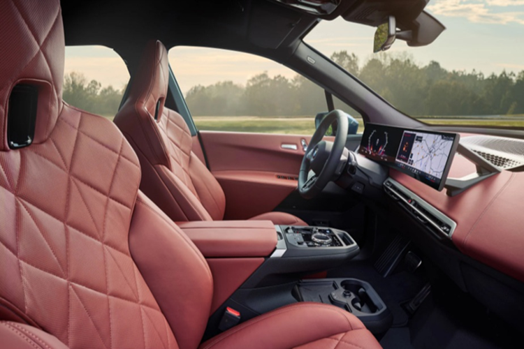 Hãng xe Đức còn cung cấp nhiều tùy chọn chất liệu bọc ghế, từ giả da Sensatec đến da tự nhiên Amido và da Castanea cao cấp cho xe.