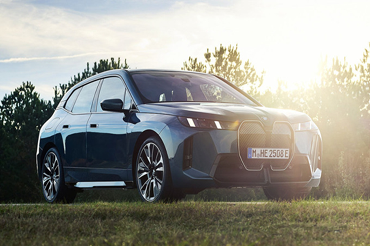 Theo kế hoạch, mức giá xe BMW iX 2025 sẽ được bán tại Mỹ dao động từ 75.100 - 111.500 USD (tương đương 1,883 - 2,796 tỷ đồng). Dự kiến, xe sẽ được bàn giao cho khách hàng vào nửa cuối năm nay.