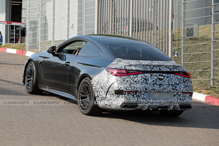Trong khi đó, chiếc sedan hiệu suất cao này dường như sẽ được cập nhật vào năm 2026, bao gồm việc loại bỏ động cơ 4 xi-lanh bị chỉ trích nhiều. Hệ thống truyền động mới được cho là liên quan đến động cơ tăng áp kép, 4.0 lít hiện có nhưng có trục khuỷu phẳng, mà những người đam mê AMG sẽ nhớ đến GT Black Series.