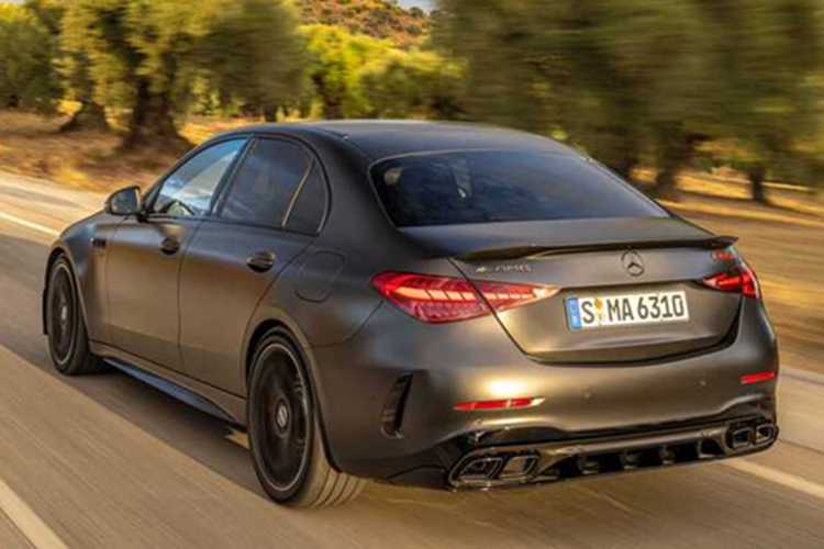 Theo tạp chí Autocar của Anh, động cơ V8 mới, có thể ra mắt vào cuối năm nay trên CLE63, được cho là sẽ xuất hiện trên mẫu xe hàng đầu trong dòng xe C-Class sớm nhất là vào năm 2026.