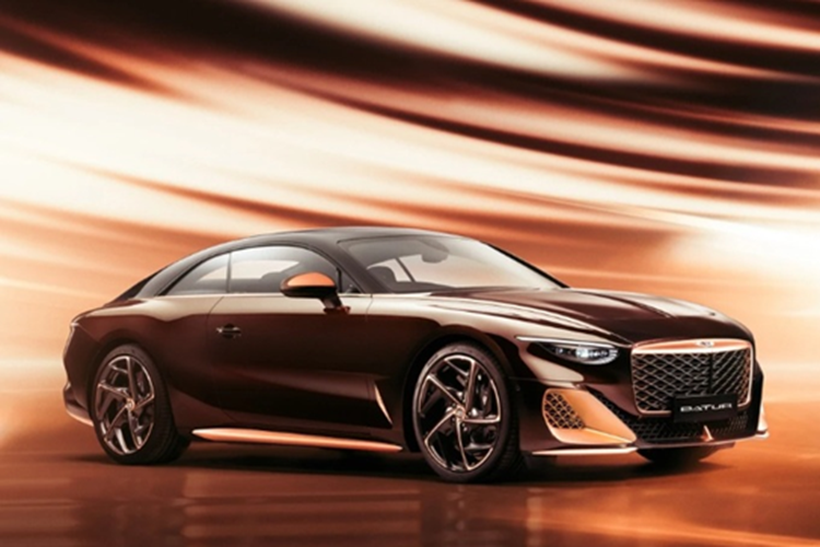 Đúng như tên gọi, chiếc Bentley Batur Black Rose mạ vàng này sở hữu ngoại thất màu Black Rose được Mulliner thửa riêng, đi kèm phần thân trên màu đen Beluga Black.