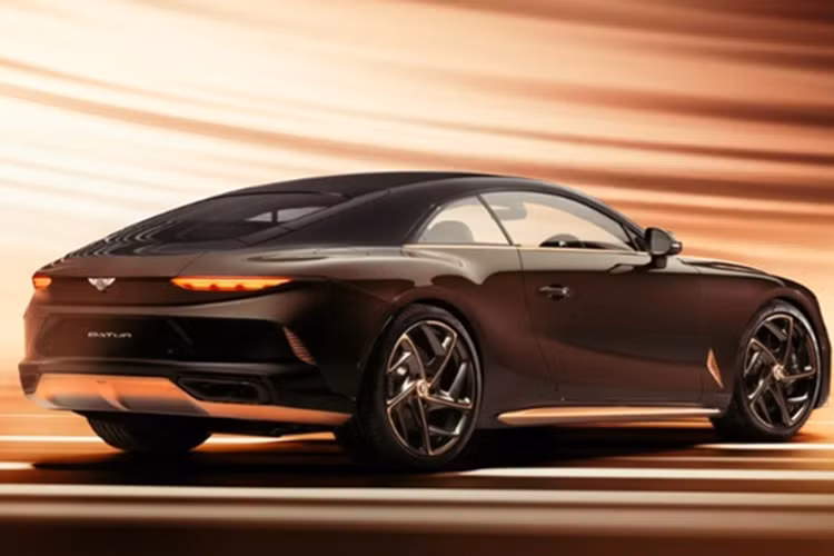 Được biết, Bentley Batur chỉ được sản xuất giới hạn đúng 18 chiếc trên toàn cầu, với mức giá xe Bentley Batur khởi điểm lên tới 1,95 triệu USD (49,67 tỷ đồng). Trong đó, phiên bản "Black Rose" là một trong ba chiếc hiếm hoi sở hữu cấu hình tay lái nghịch.