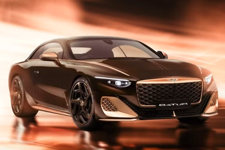 Điểm nhấn khiến Bentley Batur Batur Black Rose siêu sang trở thành một trong những chiếc Bentley đặc biệt nhất là sự xuất hiện của vàng hồng 18K trên gần như mọi chi tiết quan trọng. Xe được mạ vàng hồng Satin Rose Gold trên nắp capo, lưới tản nhiệt, khe hút gió, viền cửa sổ, ốp gương chiếu hậu và thân xe.