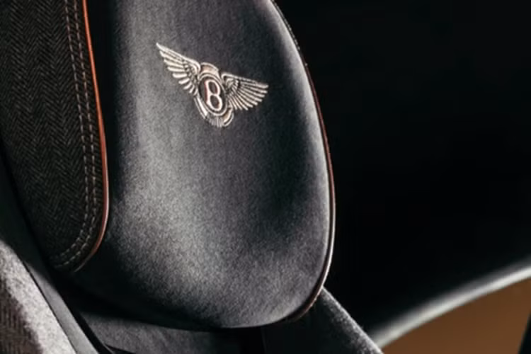 Tất cả chi tiết này được chế tác bằng công nghệ in 3D tiên tiến, mang lại độ chính xác tuyệt đối.