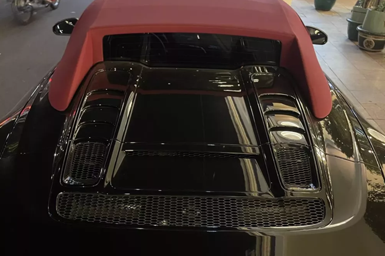 Về nước từ năm 2022 cho đến nay, chiếc siêu xe Audi R8 V10 Spyder mui trần bản nâng cấp này chỉ mới trải qua đúng 2 đời chủ, xe hiện đang tìm chủ nhân mới với giá được bật mí trên 1x. tỷ đồng.