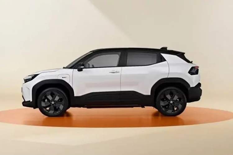 Trong khi đó, trang bị an toàn của xe gồm có 6 túi khí, camera 360 độ và các tính năng trợ lái nâng cao ADAS như hệ thống cảnh báo tiền va chạm, kiểm soát hành trình thích ứng, cảnh báo lệch làn đường, hỗ trợ giữ làn đường,... 