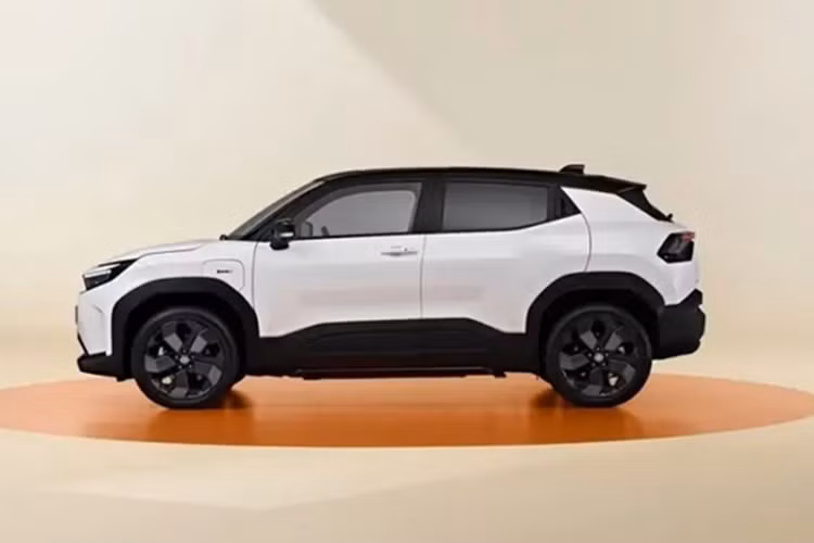 Trong khi đó, trang bị an toàn của xe gồm có 6 túi khí, camera 360 độ và các tính năng trợ lái nâng cao ADAS như hệ thống cảnh báo tiền va chạm, kiểm soát hành trình thích ứng, cảnh báo lệch làn đường, hỗ trợ giữ làn đường,... 