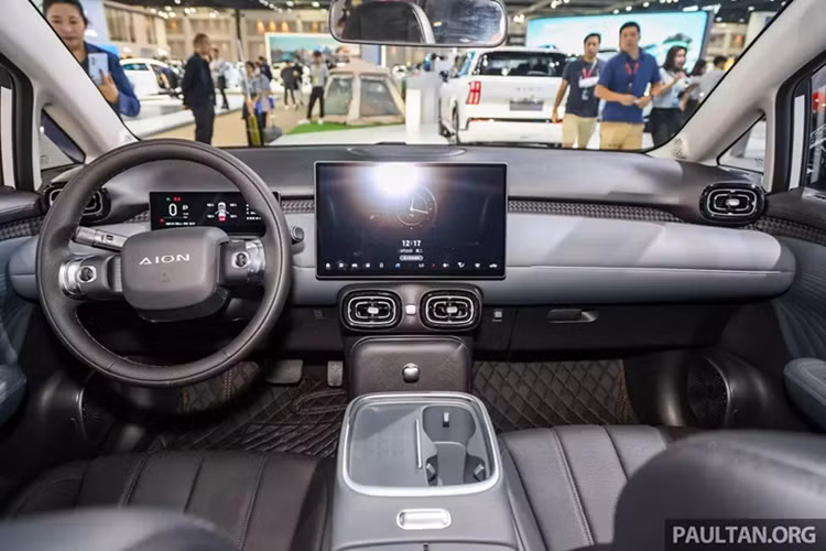 Hiện chưa có thông tin chính thức về phạm vi hoạt động của GAC Aion UT ở thị trường Thái Lan nhưng có thể sẽ tương đương BYD Dolphin, tức là khoảng 340 km ở bản Tiêu chuẩn và 427 km ở bản Cao cấp theo chu trình thử nghiệm WLTP thực tế hơn. GAC cũng tuyên bố Aion UT có thể sạc nhanh DC từ 30% lên 80% trong 24 phút.