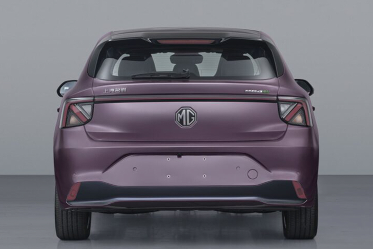 Tại thị trường Việt Nam, MG4 EV đang được phân phối chính hãng với hai phiên bản là DEL và LUX cùng giá bán lần lượt là 828 và 948 triệu đồng. Xe nhập khẩu từ nhà máy của SAIC tại Trung Quốc.