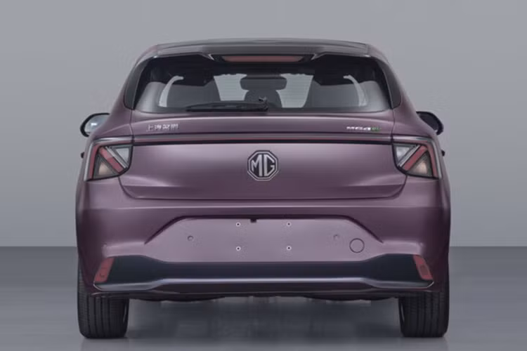 Tại thị trường Việt Nam, MG4 EV đang được phân phối chính hãng với hai phiên bản là DEL và LUX cùng giá bán lần lượt là 828 và 948 triệu đồng. Xe nhập khẩu từ nhà máy của SAIC tại Trung Quốc.