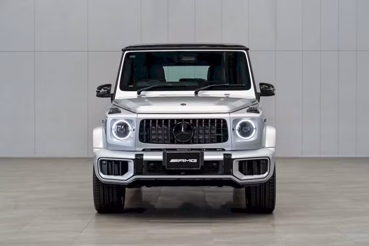 Ở thế hệ mới, thiết kế của xe SUV hạng sang Mercedes-AMG G63 không có nhiều thay đổi lớn. Điểm thay đổi đáng chú ý nhất trên mẫu SUV hạng sang này phải kể đến hệ thống động cơ mild-hybrid.