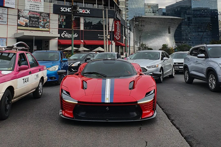 Sở hữu động cơ V12 hút khí tự nhiên 6.5L mạnh 840 mã lực, đây là mẫu xe được nhiều nhà sưu tập Ferrari săn đón. Nhiều người cho rằng Daytona SP3 xứng đáng làm "kẻ kế vị" của LaFerrari hơn F80, vốn chỉ mang động cơ V6 hybrid.