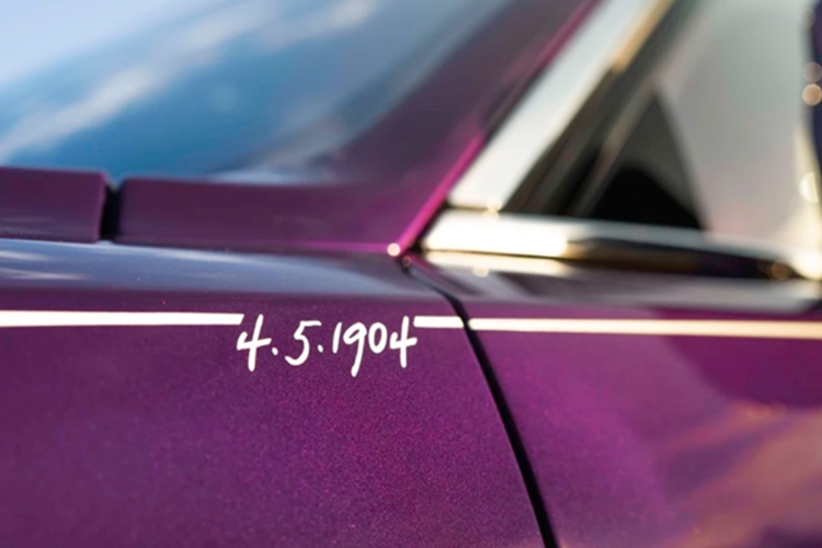 Ghost Extended có chiều dài cơ sở tăng 170 mm giúp cho không gian bên trong khoang cabin rộng rãi và thoáng đãng hơn so với bản tiêu chuẩn.