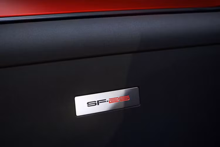 Mặc dù các trang bị trên khiến 12Cilindri giống với phiên bản SF-25 nhưng gói nâng cấp này không can thiệp vào sức mạnh của xe.