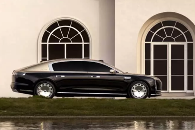 Là sản phẩm chủ lực của Huawei trong ngành công nghiệp ôtô, sedan điện Maextro M800 sở hữu nhiều công nghệ của gã khổng lồ công nghệ thông tin này. Nó có các hệ thống như hệ thống nhận dạng đường bộ Huawei ADS, Huawei DATS (Hệ thống mô-men xoắn thích ứng động) và hệ thống kiểm soát thân xe Huawei Xmotion.