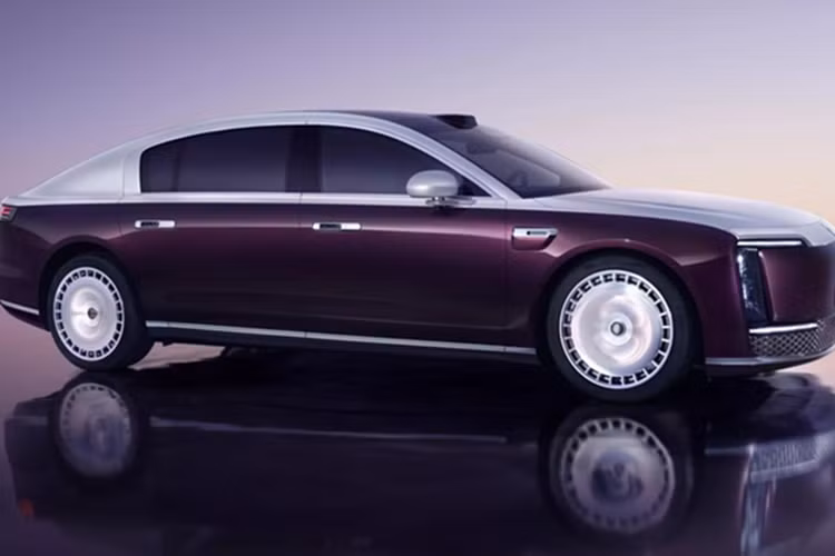 Maextro S800 sử dụng sơn thân xe hai màu, bánh xe 20 inch với nắp bánh xe tự căn chỉnh và cảm biến LiDAR trên nóc xe. Đây là một chiếc sedan lớn với kích thước 5480/2000/1536 mm (chiều dài, chiều rộng, chiều cao) và chiều dài cơ sở 3370 mm.