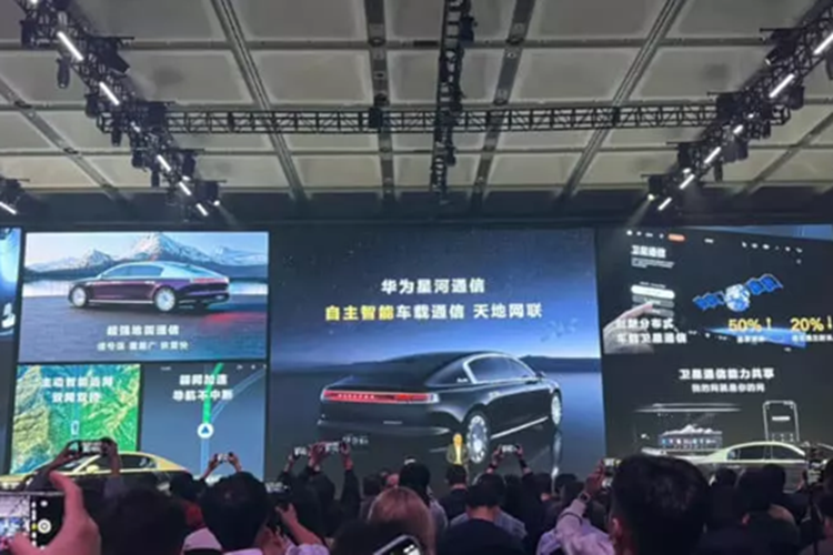 Hơn nữa, khung gầm của xe hỗ trợ nhiều biến thể hệ truyền động khác nhau: động cơ kép, ba động cơ và bốn động cơ. Do đó, công suất đầu ra nằm trong khoảng 480 – 1300 mã lực. Khung gầm của Maextro S800 phù hợp với xe ô tô mui kín, xe SUV và xe ô tô nhỏ có tổng trọng lượng từ 3-3,8 tấn.