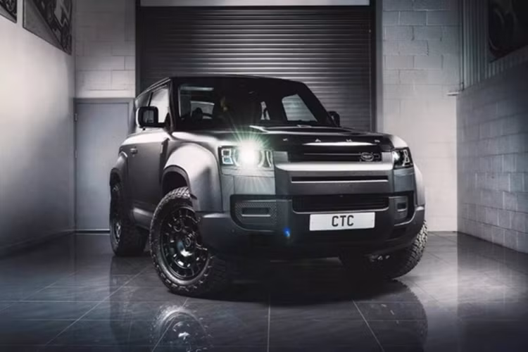 Thay đổi đáng chú ý nhất trên mẫu xe SUV Land Rover Defender 90 Concept 001 đến từ bộ mâm Hammerhead RS-Forged kích thước 20 inch, một trang bị được cho là khá lớn đối với cấu hình 3 cửa của xe.