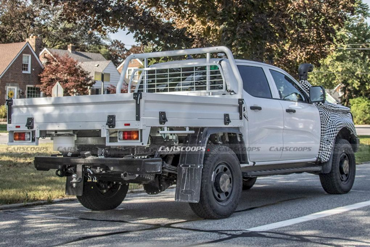 Tổng khối lượng xe (GVM) cũng tăng lên 4.500 kg và tổng khối lượng kết hợp (GCM) là 8.000 kg có nghĩa là mẫu Ranger này được chế tạo để kéo những tải trọng lớn. Ford hiện vẫn chưa hé lộ về hệ thống truyền động trên Ranger Super Duty. Dự kiến, bản này có thể được nâng cấp hệ truyền động, hệ thống treo và cả khung gầm.